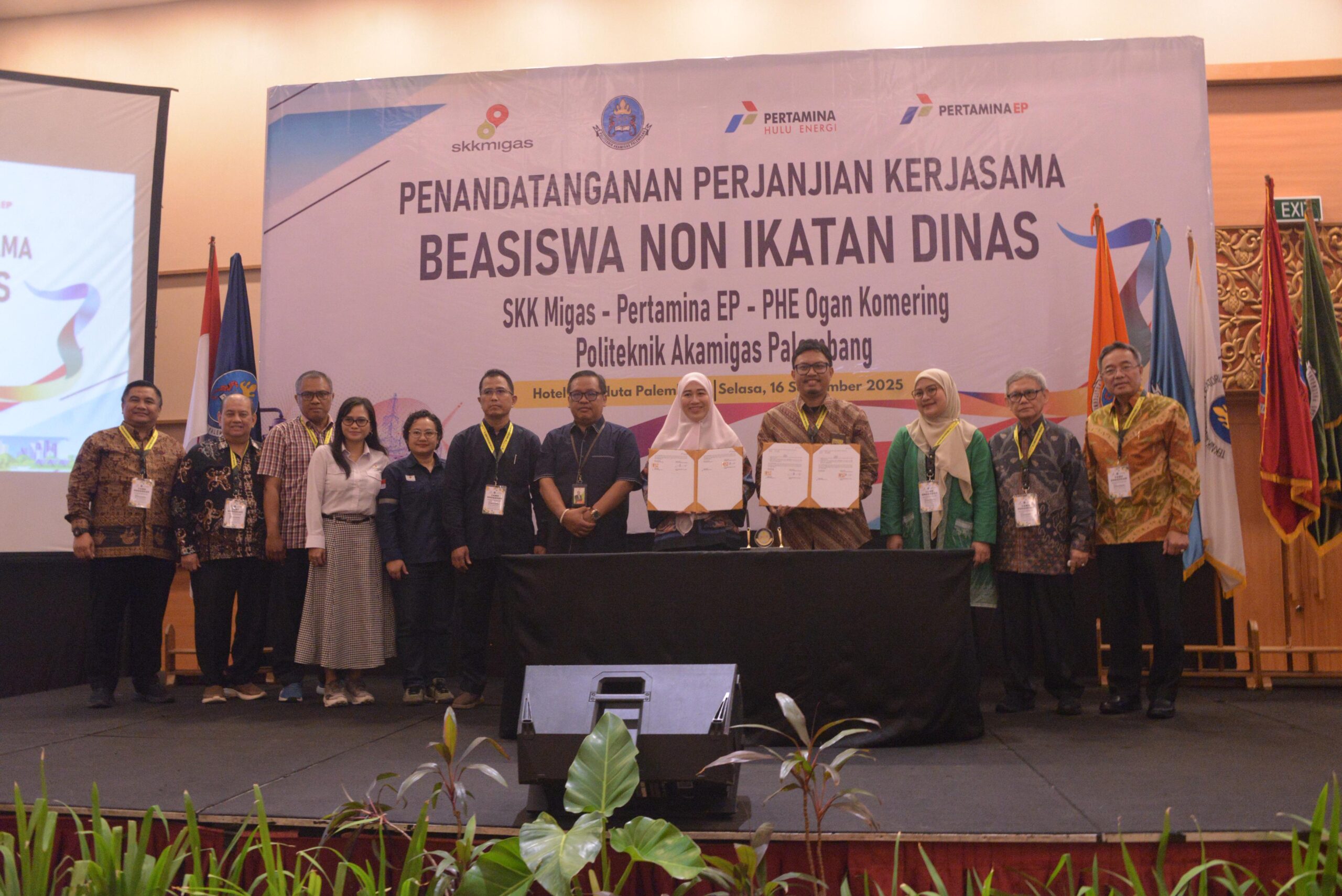 62 Pelajar Berprestasi Raih Beasiswa Penuh dari Pertamina Hulu Rokan