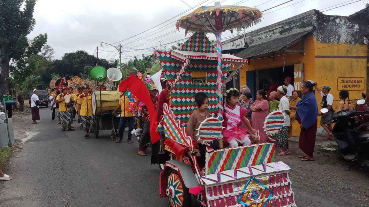 Warga Dusun Susukan Kidul,bersama Radar Bhayangkara Indonesia Biro Banyuwangi,Peringati Maulid Nabi Muhammad SAW 1447 H