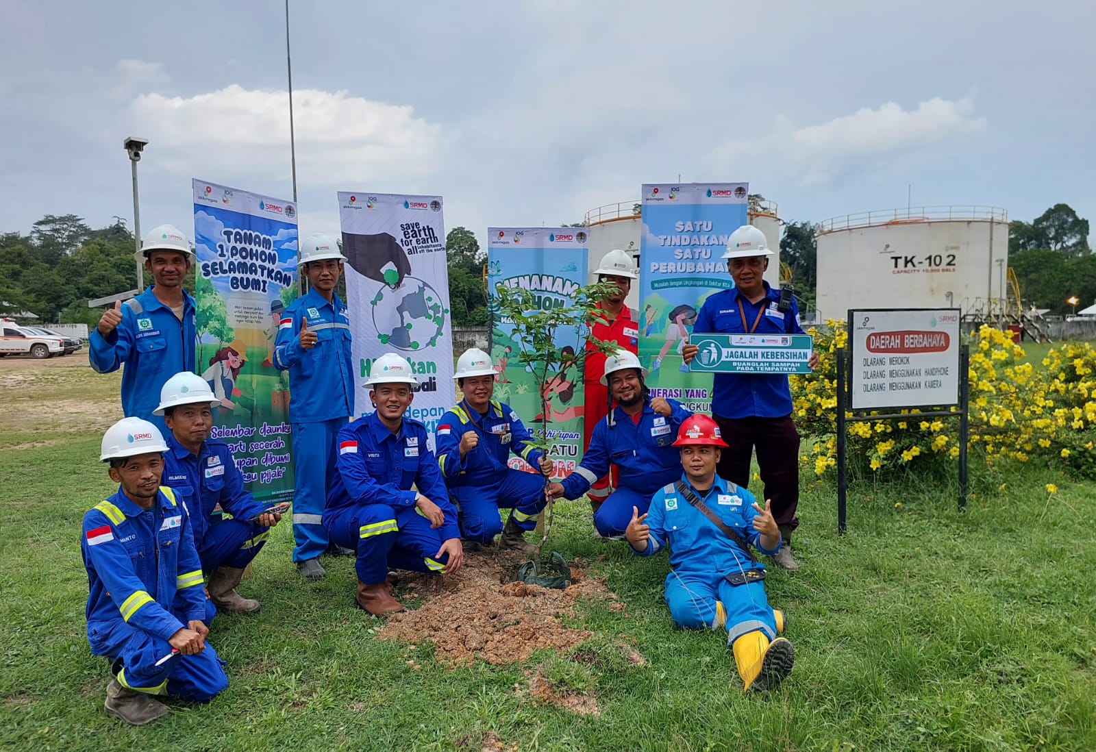 Rayakan World Cleanup Day,SKK Migas dan Seleraya Merangin Dua Tanam Pohon di Area Kerja