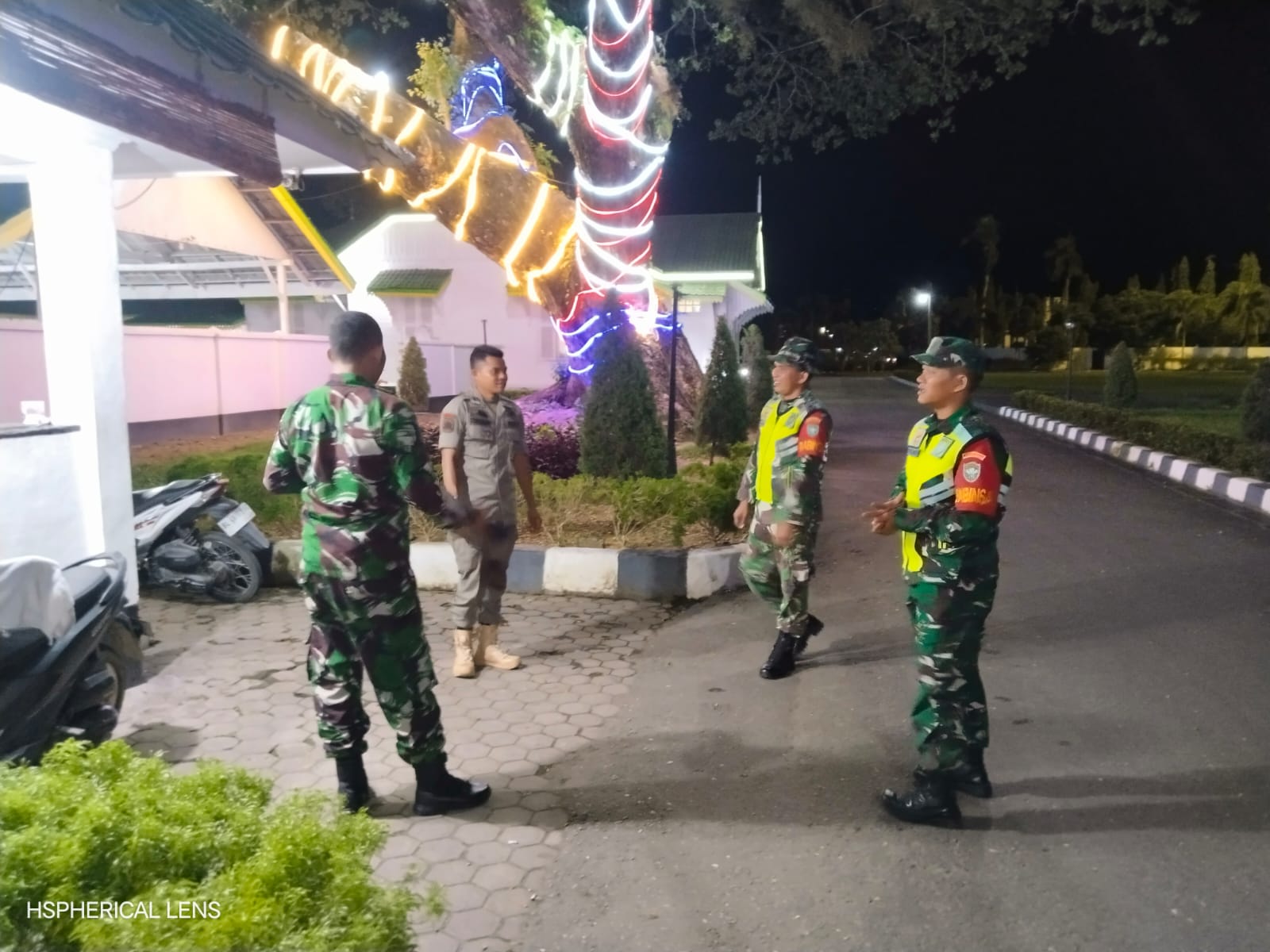 Babinsa Koramil 01/Kuala Simpang,Laksanakan Patroli Di Desa Binaan Guna Menjaga Keamanan Warga
