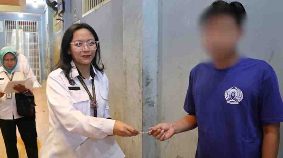 Antisipasi Penyakit Menular TBC Bagi Warga Binaannya,Rutan Kelas I Tangerang Bagikan Obat kepada WBP