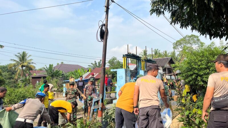 Wujudkan Lingkungan Bersih dan Sehat, Polres HSU Bersama Forkopimda Gelar Bakti Sosial Pengelolaan Sampah di Bantaran Sungai