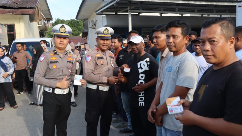 Didampingi Kanit Gakkum,KBO SatLantas Pimpin Sosialisasi Tiblantas kepada Para Supir Armada MBG