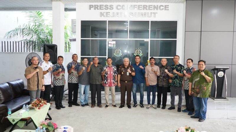 Wujudkan Keterbukaan Informasi Publik,Kajati Sumatera Utara Dr.Harli Siregar, SH.M.Hum Meresmikan Ruang Press Conference