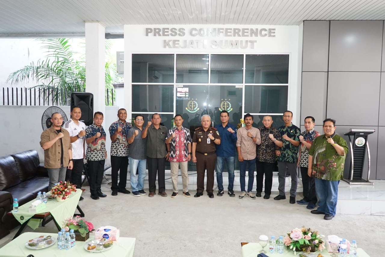 Wujudkan Keterbukaan Informasi Publik,Kajati Sumatera Utara Dr.Harli Siregar, SH.M.Hum Meresmikan Ruang Press Conference