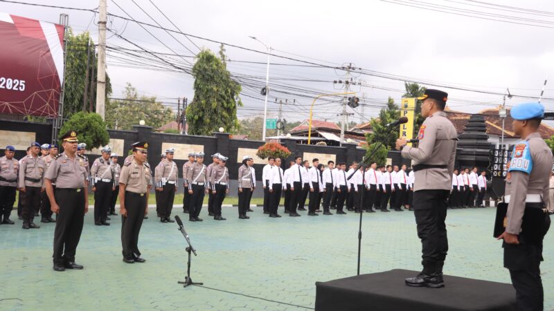 Kapolresta Banyuwangi Anugerahkan Kenaikan Pangkat Pengabdian