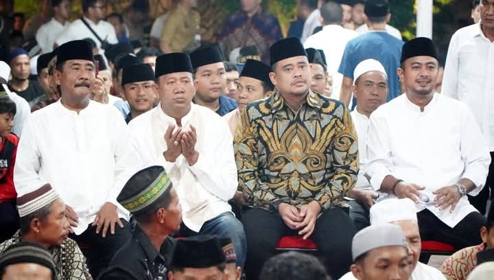Syah Afandin Dampingi Gubsu Hadiri Tahlilan Malam Ketiga Alm.Ngogesa Sitepu