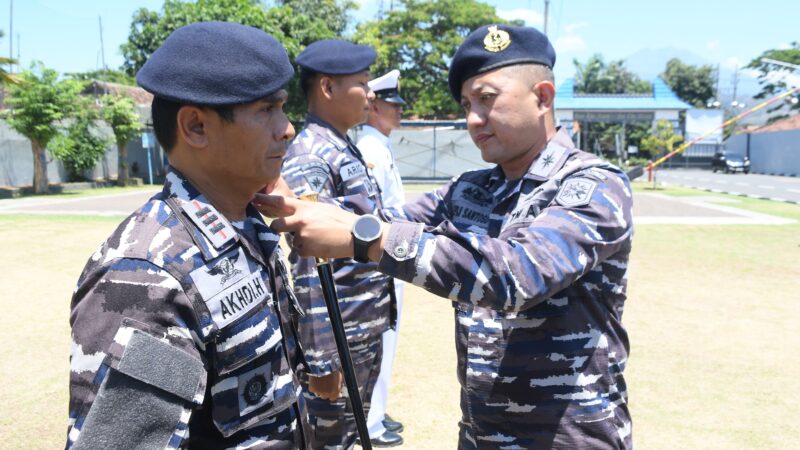Danlanal Banyuwangi Letkol Laut (P) Muhammad Puji Santoso MSc, Pimpin Upacara Kenaikan Pangkat Prajurit Lanal Periode 1 Oktober 2025