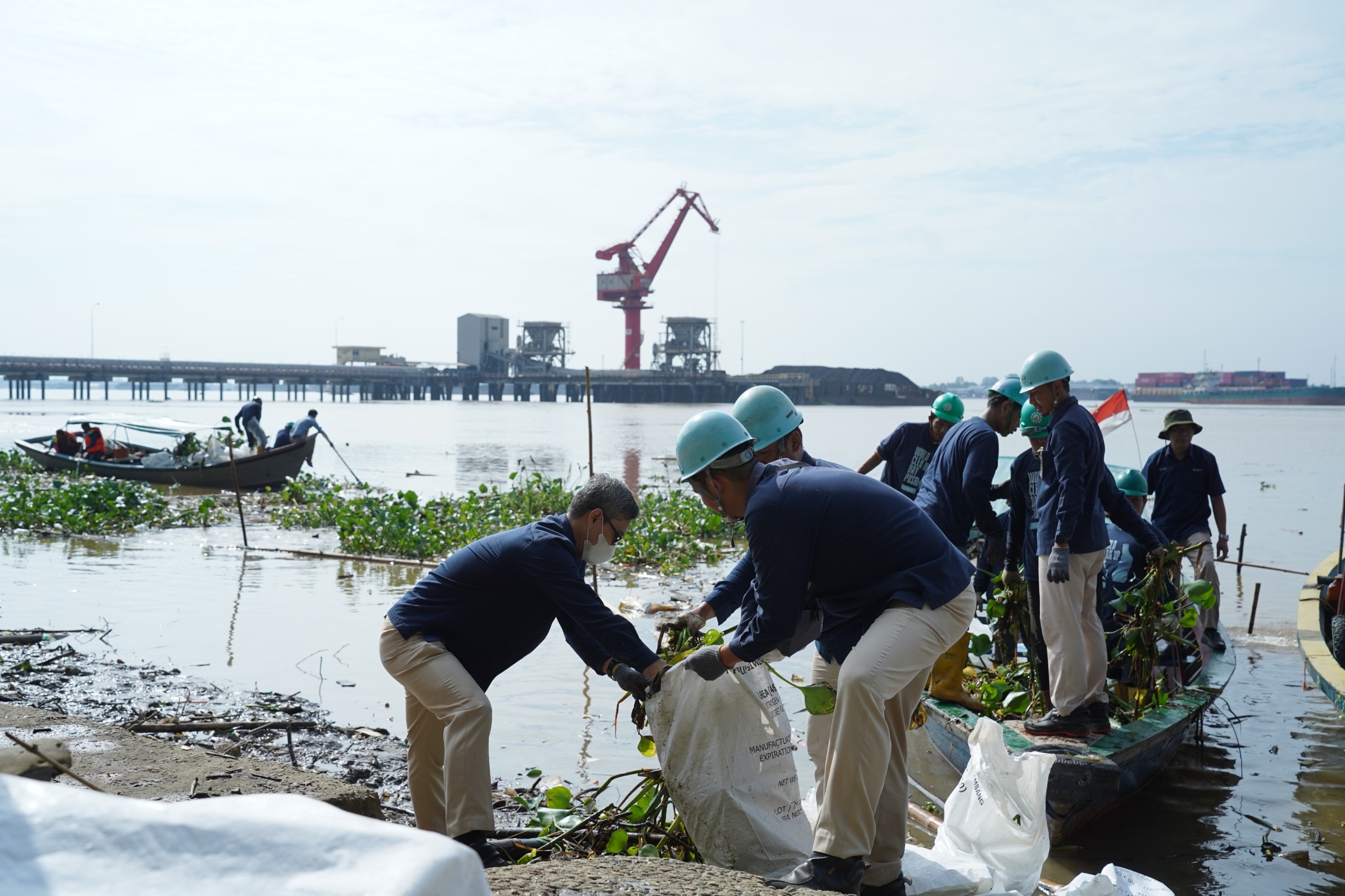 World Cleanup Day, Pusri Palembang Ajak Jaga Nadi Kehidupan Lewat Bersih Sungai