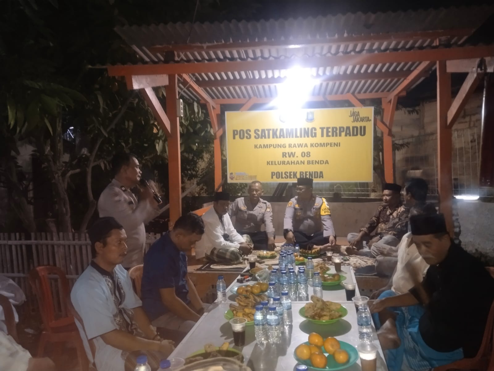 Ngopi Bareng Warga, Kapolsek Benda Sampaikan Himbauan Kamtibmas di Rawa Kompeni