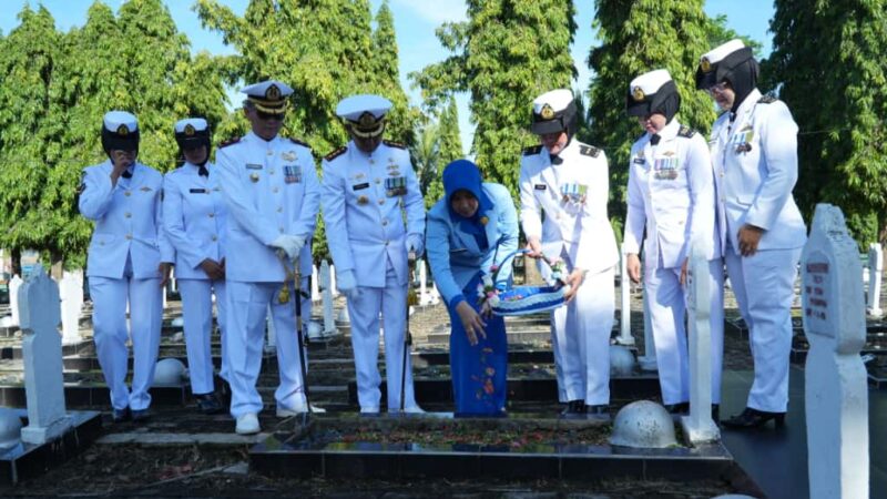 HUT ke-80 TNI, Lanal Palembang Ziarah Nasional,Hormati Jasa Pahlawan