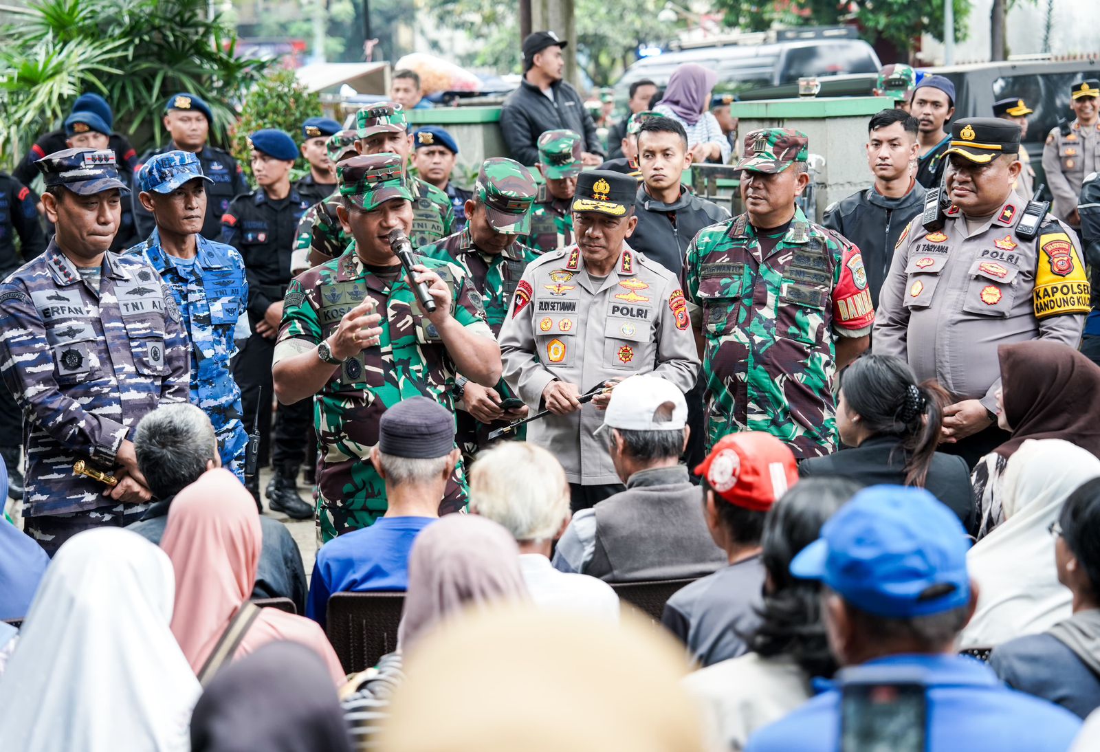 POLRI – TNI Kuatkan Sinergitas Melalui Bakti Sosial Akbar Rayakan HUT Ke-80 TNI di Bandung