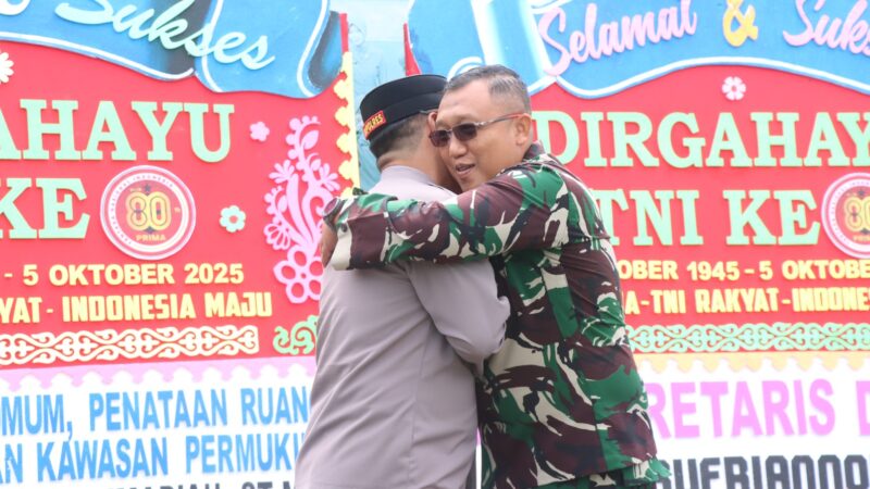 Tingkatkan Soliditas TNI–Polri, Kapolres HSU Berikan Kejutan Dalam Momen HUT ke-80 TNI di Kodim 1001 HSU/Balangan