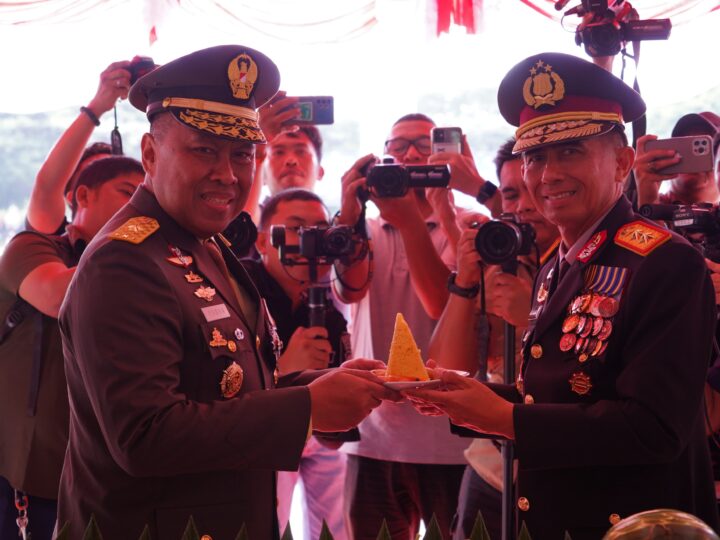 Hadiri Upacara HUT Ke-80 TNI,Kapolda Aceh: Makin Kuat Bersama Rakyat