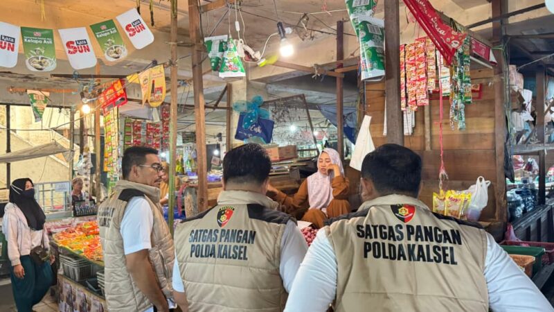 Pengecekan Bapokting, Satgas Pangan Polda Kalsel Sambangi Pasar Ahad Kertak Hanyar