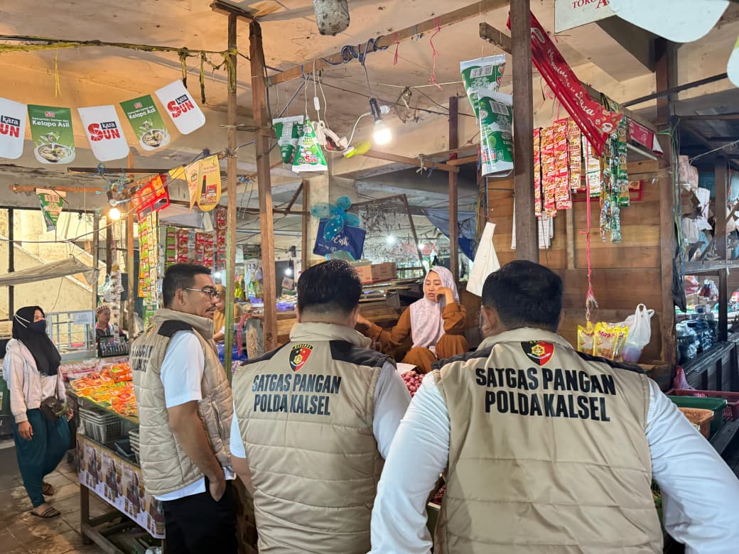 Pengecekan Bapokting, Satgas Pangan Polda Kalsel Sambangi Pasar Ahad Kertak Hanyar