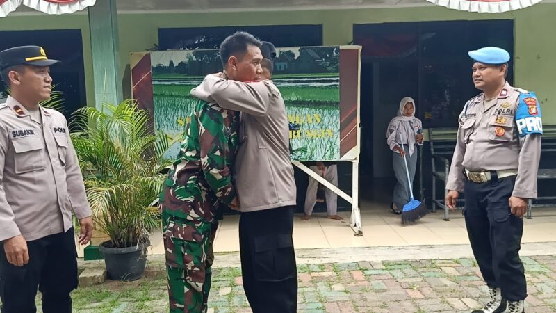Wujud Sinergitas TNI-Polri, Momentum HUT TNI ke-80,Jajaran Polsek Cabangbungin dan Polsek Muaragembong Beri Kejutan ke Koramil 03 Cabangbungin Bekasi 