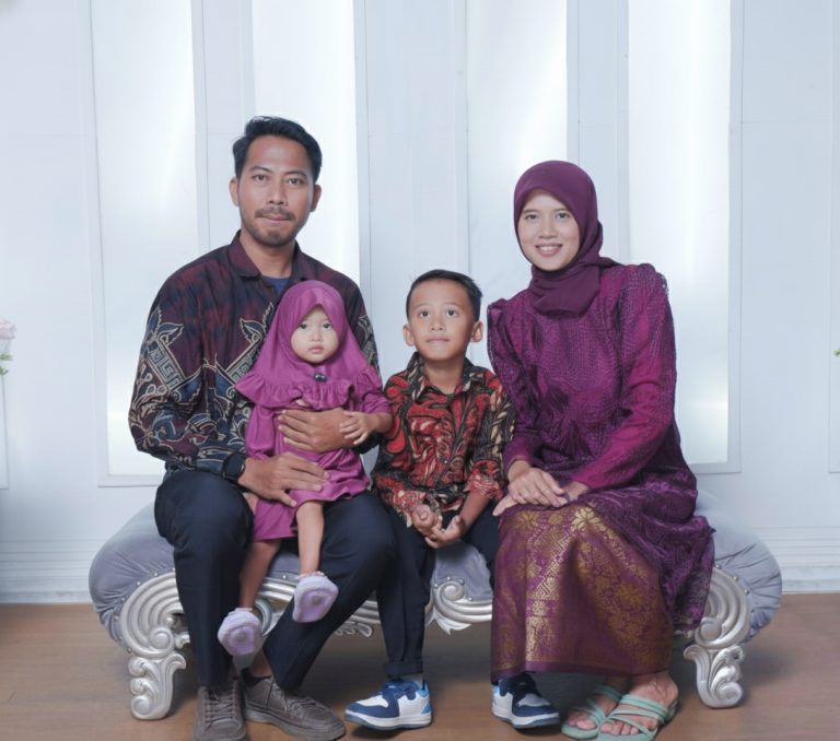 Mengenang Ayahanda Tercinta,Riza Ciptakan Karya Inspiratif Lewat Brand Gumbrelle