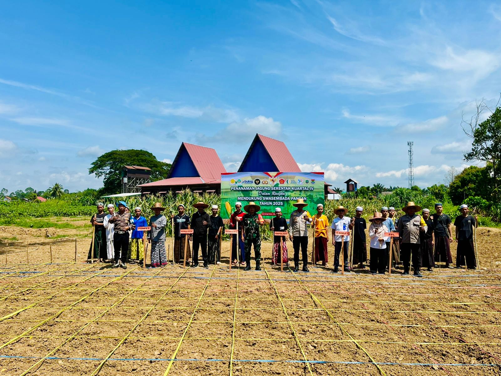 Polsek Amuntai Tengah Dukung Swasembada Pangan Lewat Penanaman Jagung Serentak Kuartal IV Tahun 2025