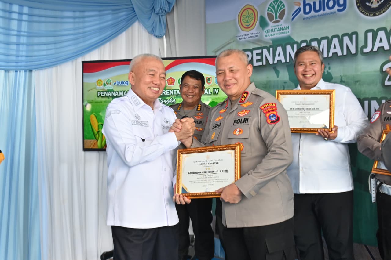 Sukses Wujudkan Swasembada Jagung, Kapolda Kalsel dan Jajaran Dianugerahi Penghargaan Gubernur Kalsel