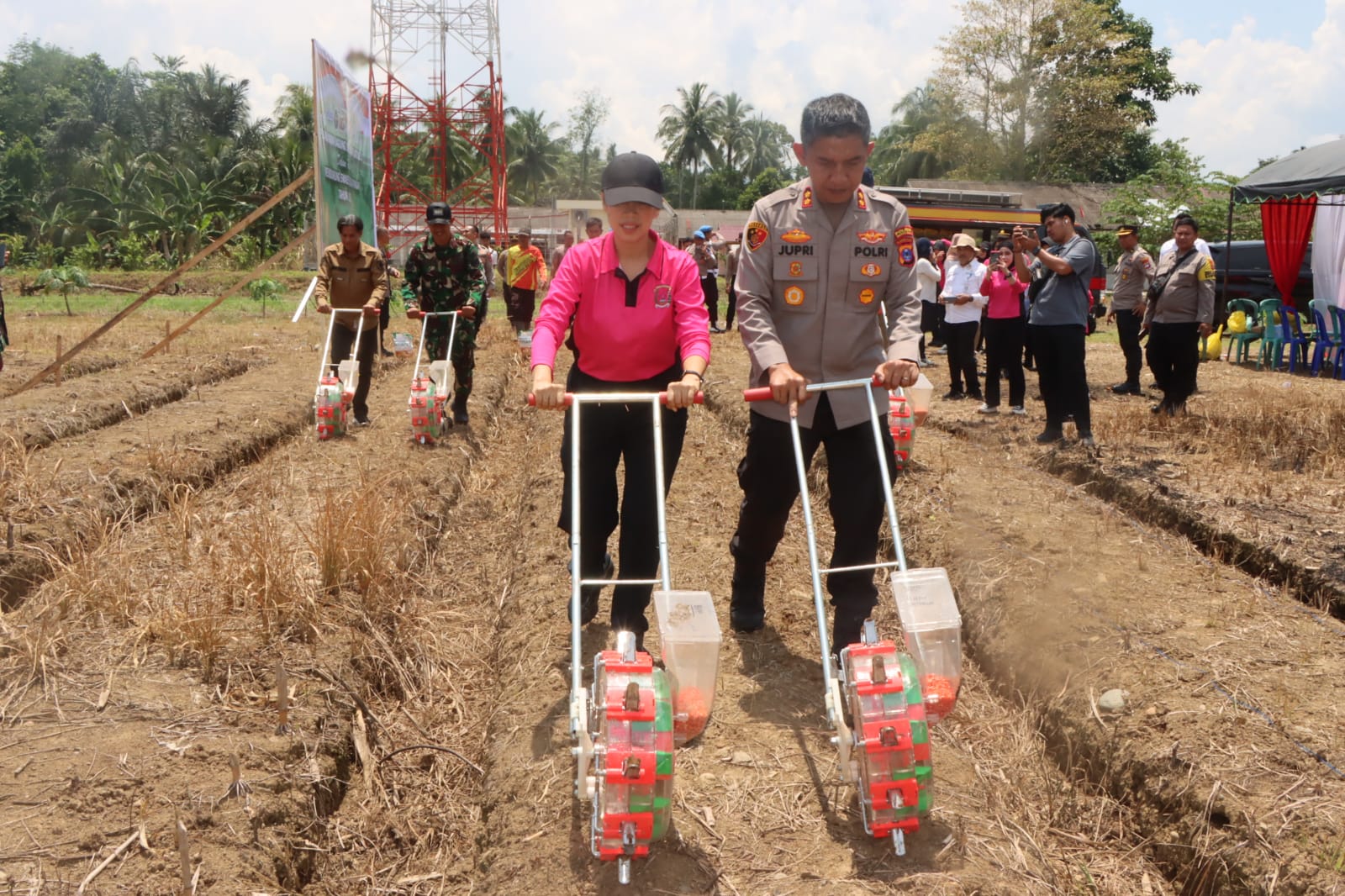 Mendukung Program Ketahanan Pangan Nasional,Polres Hulu Sungai Tengah Polda Kalsel Menanam Jagung Serentak Kuartal IV Tahun 2025