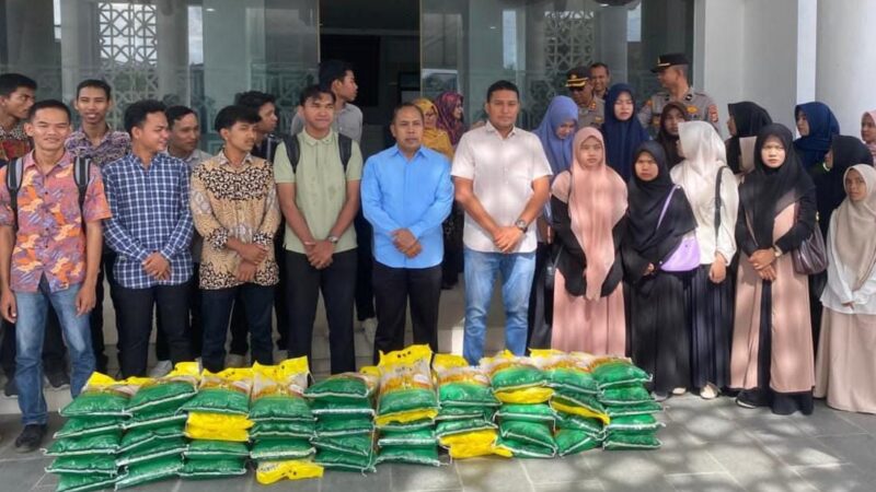 Polda Aceh Salurkan Bantuan Beras untuk Mahasiswa UIN Ar-Raniry