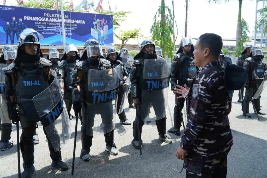 Lanal Palembang Bekali Satpam BI Sumsel Teknik PHH Profesional