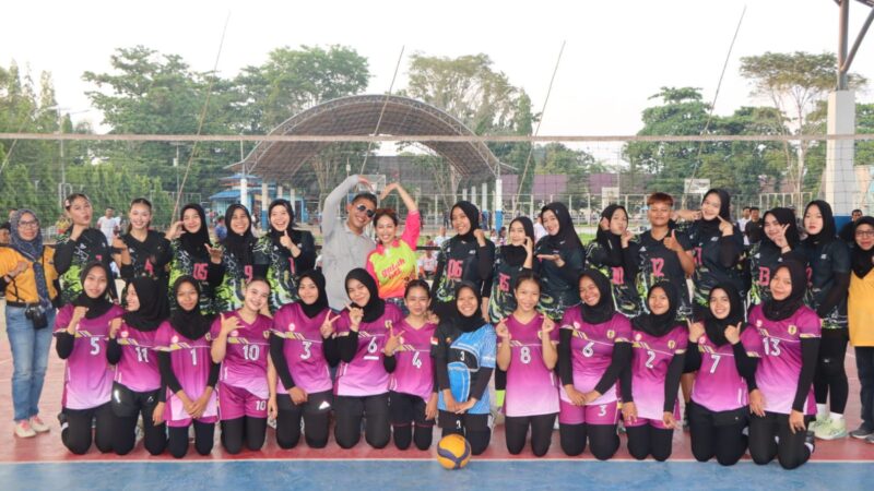 Pembukaan Pertandingan Turnamen Bola Voli Kapolres HST CUP 2025,Tim Putri Cyber Girl Lawan Remaba Jose. 