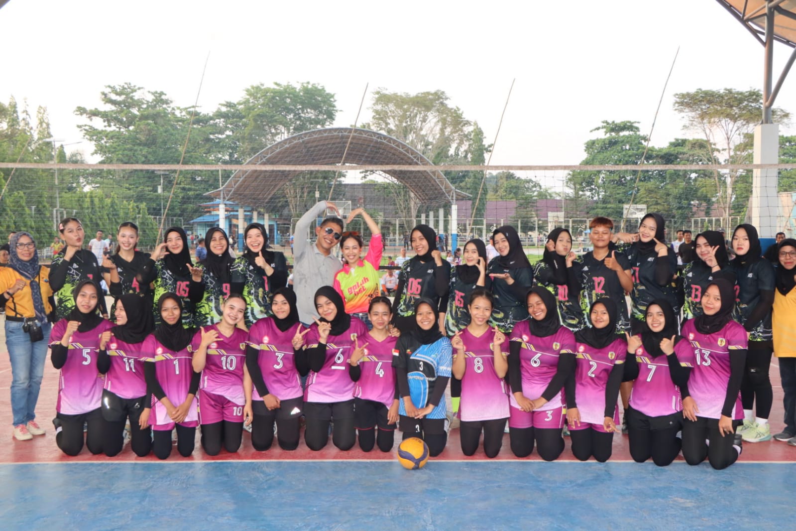 Pembukaan Pertandingan Turnamen Bola Voli Kapolres HST CUP 2025,Tim Putri Cyber Girl Lawan Remaba Jose. 