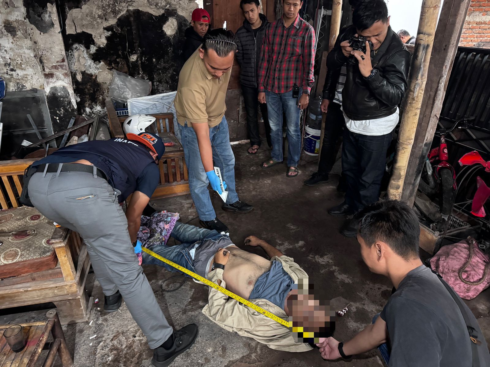 Pria Asal Sukabumi Ditemukan Tewas Gantung Diri di Garut Kota,Polisi Lakukan Olah TKP   