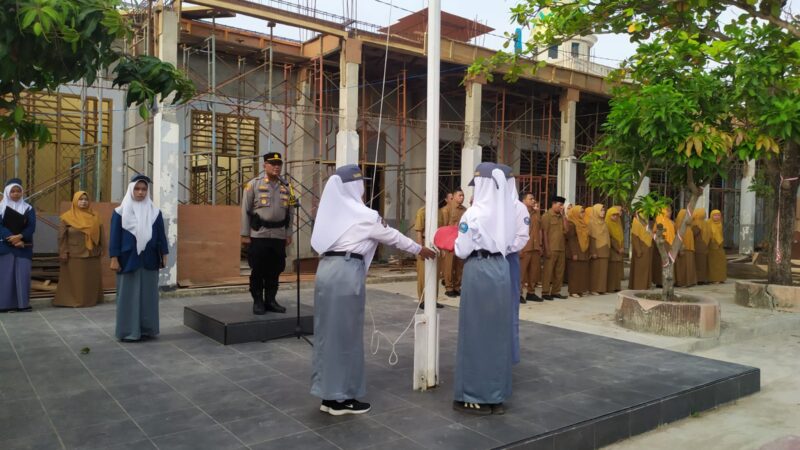 Kapolsek Kedungwaringin,Pimpin Upacara Bendera dan Berikan Bimbingan Penyuluhan di SMA Negeri 1 Kedungwaringin 