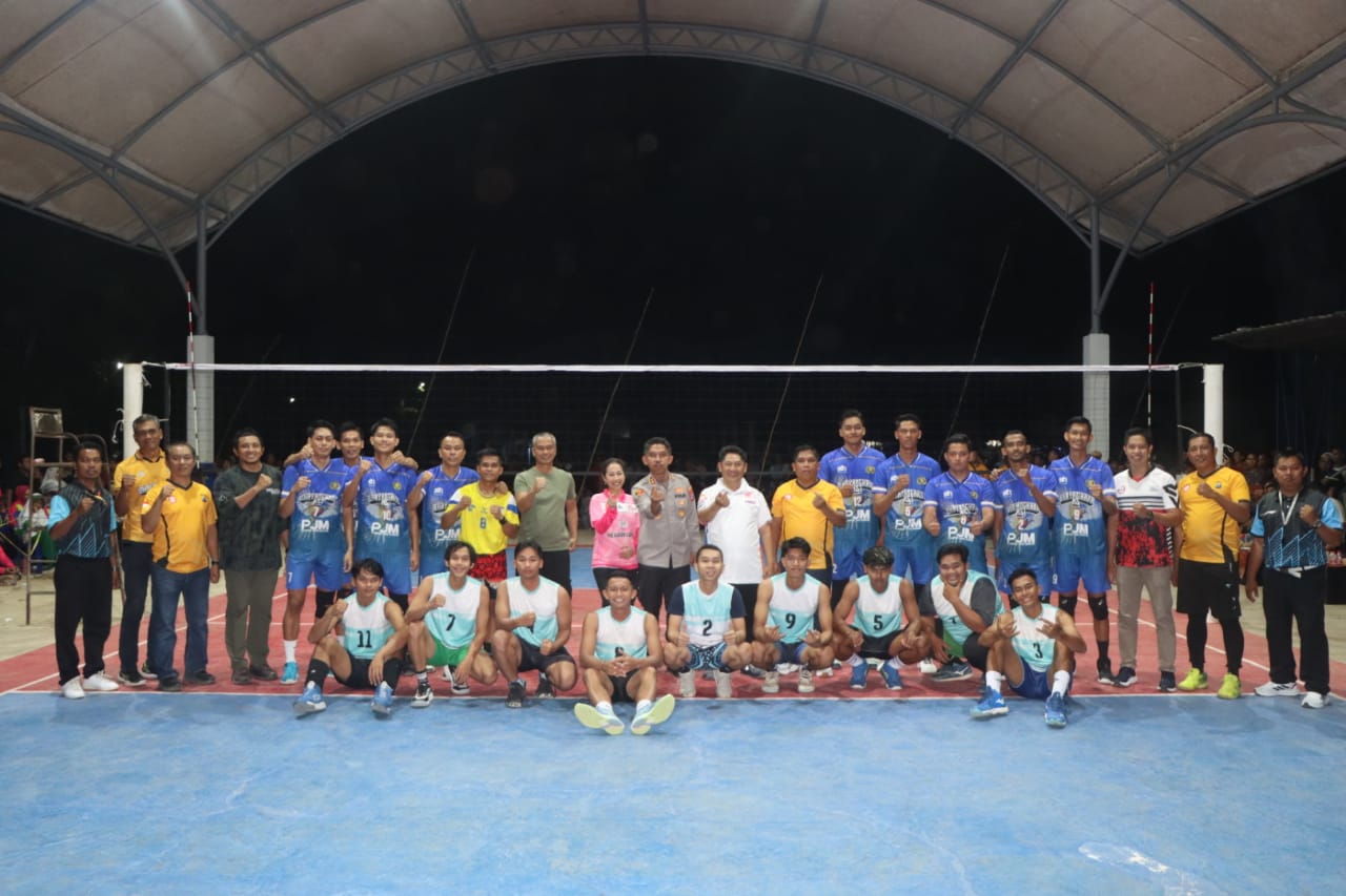 Turnamen Bola Voli Kapolres HST CUP 2025,Babak Final Juara 1 Team Putri: Pinker’s Sulangking dan Team Putra Juara 1 : Polres HST A