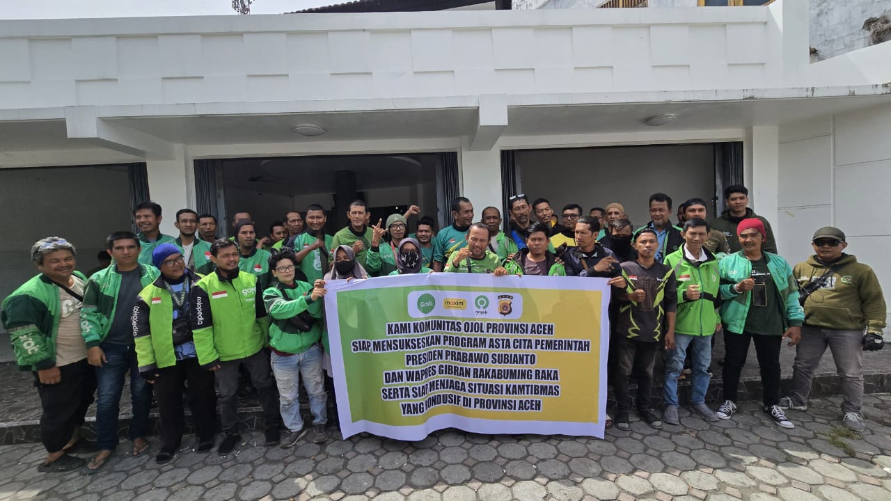 Polda Aceh Salurkan Bantuan Beras untuk Komunitas Ojol