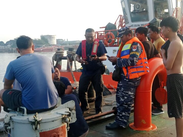 Tug Boat Tenggelam Disungai Musi, Lanal Palembang Gerak Cepat Evakuasi ABK