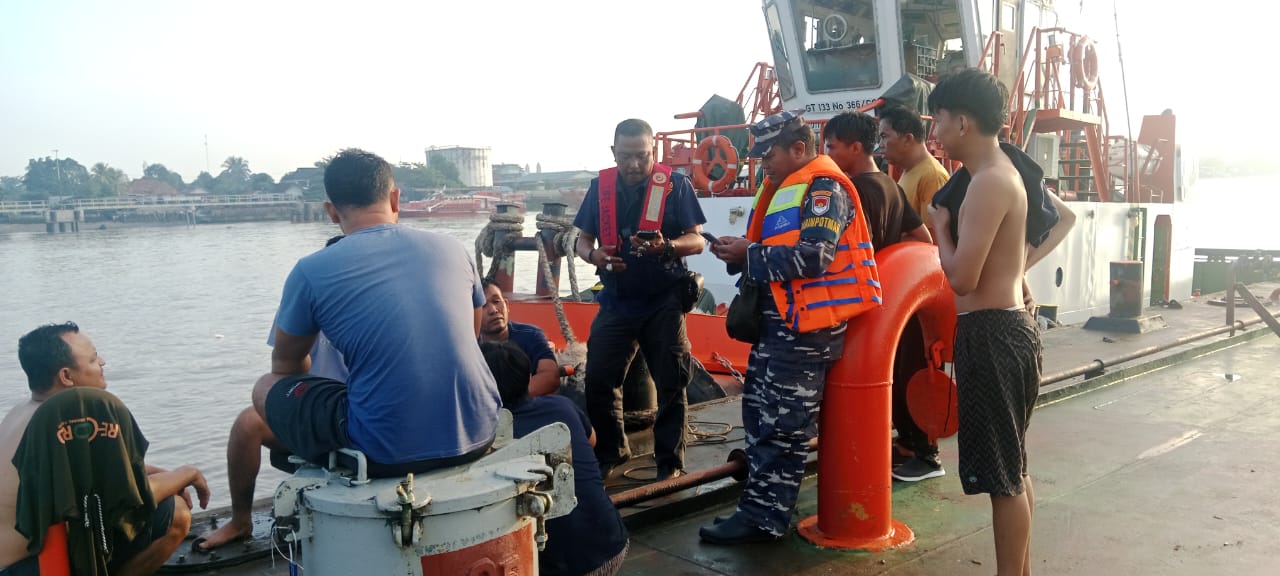 Tug Boat Tenggelam Disungai Musi, Lanal Palembang Gerak Cepat Evakuasi ABK