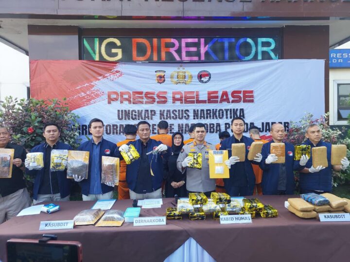 Polda Jabar Berhasil Gagalkan Peredaran Narkoba Jaringan Internasional,Barang Bukti 17,6 Kg Sabu 19,5 Kg Ganja Berserta Senjata Api Ilegal Disita