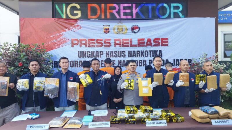 Polda Jabar Berhasil Gagalkan Peredaran Narkoba Jaringan Internasional,Barang Bukti 17,6 Kg Sabu 19,5 Kg Ganja Berserta Senjata Api Ilegal Disita
