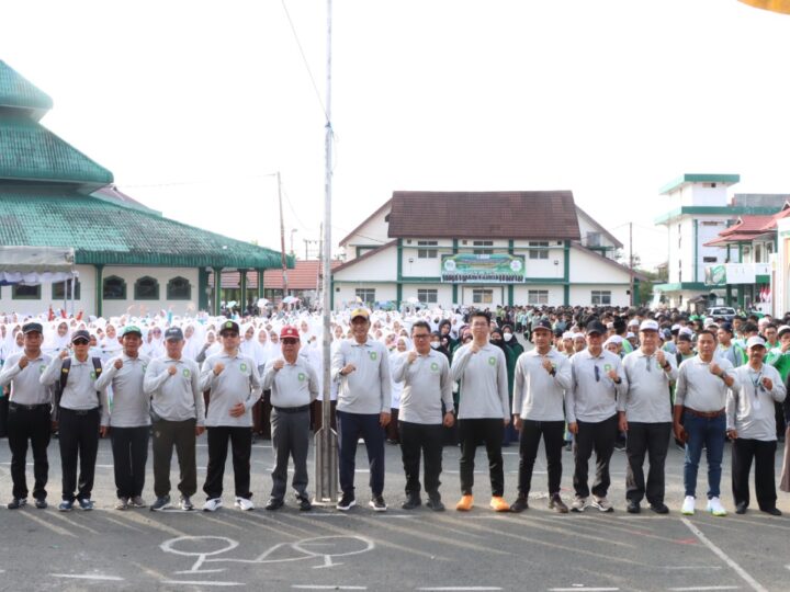 Meriah dan Penuh Semangat,Ribuan Santri Ikuti Jalan Santai Harlah ke-103 Ponpes Rakha Amuntai dan Hari Santri Nasional ke-10