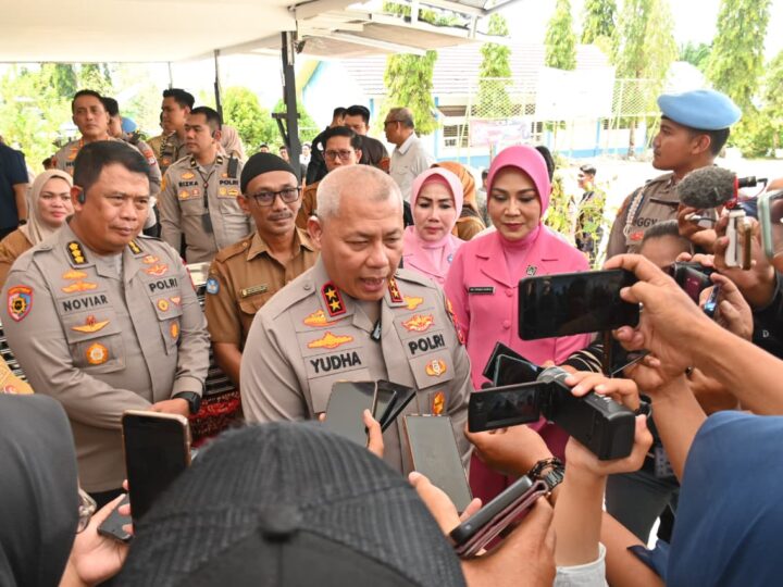 Pastikan Sehat dan Higienis, Kapolda Kalsel Makan-Makanan MBG dari SPPG Polda Kalsel Bersama Pelajar SMPN 5 Banjarbaru