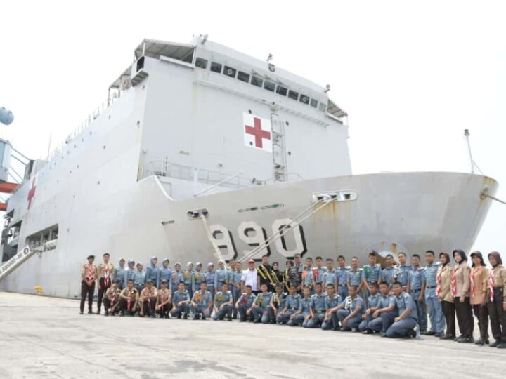 Generasi Muda Palembang Sambut KRI dr. Soeharso-990