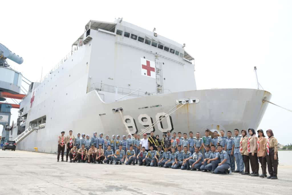 Generasi Muda Palembang Sambut KRI dr. Soeharso-990