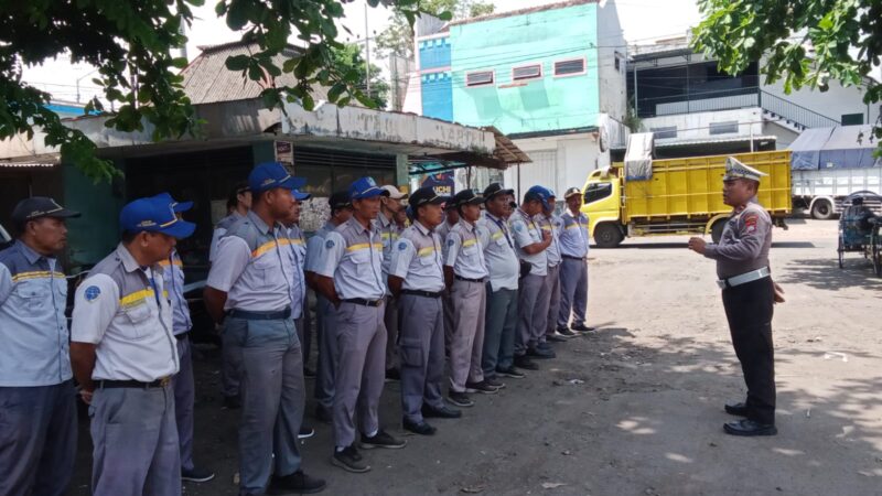 Tingkatkan Pengetahuan dan Kemampuan Para Jukir,Kanitlantas Rogojampi Bersama Dishub Beri Edukasi.