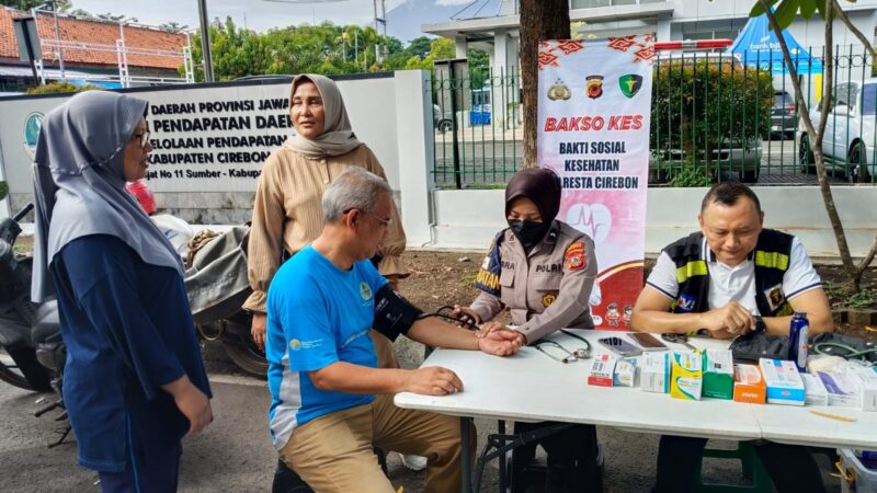 Polisi Gelar Bakti Sosial Kesehatan Pengobatan Gratis dan Patroli Polwan Bageur