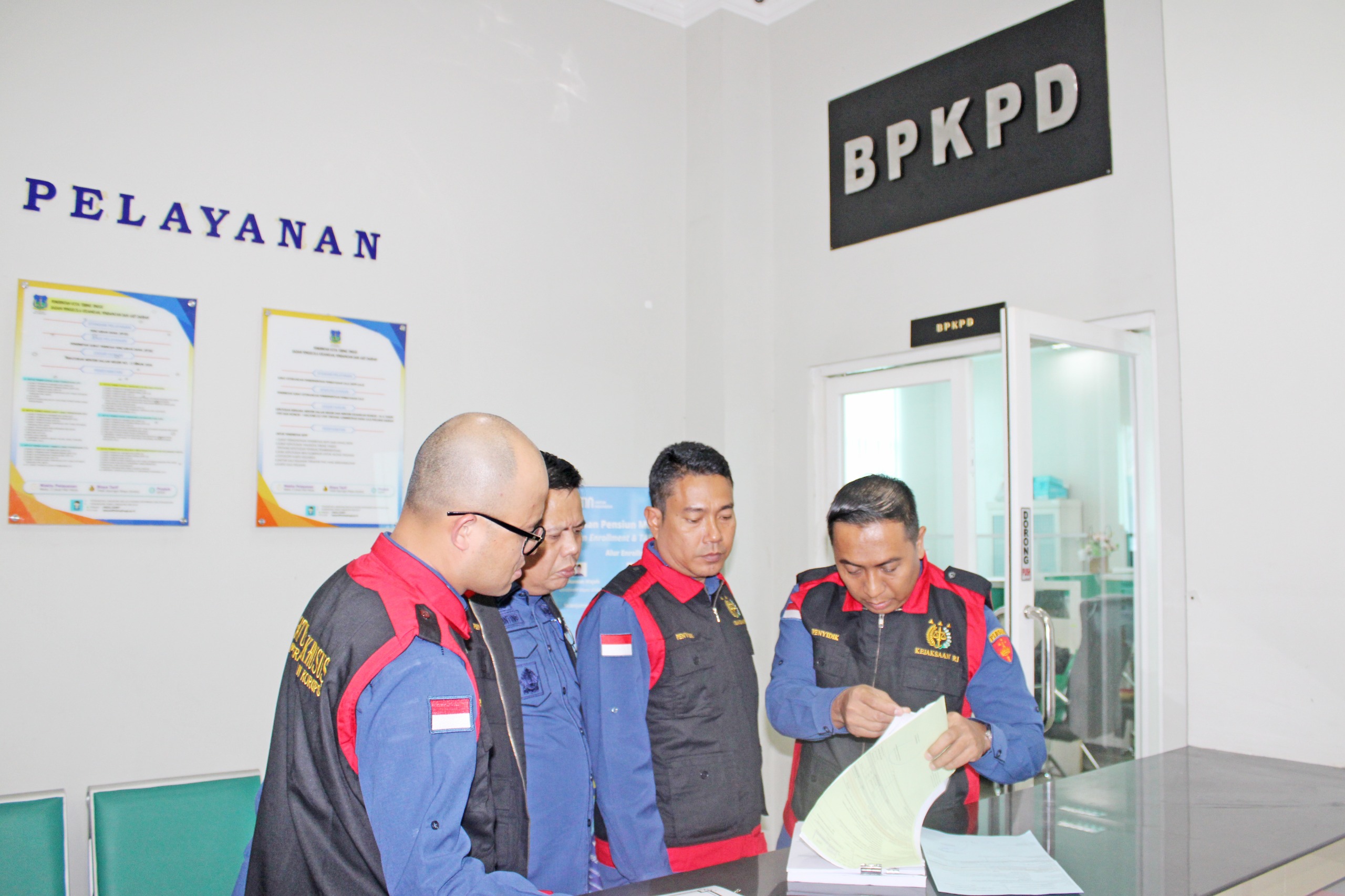 Cari Bukti Dugaan Korupsi Proyek Pengadaan Papan Tulis Interaktif (Smartboard) SMP Negeri Se-Kota Tebing Tinggi, Pidsus Kejati Sumut Geledah 2 Lokasi