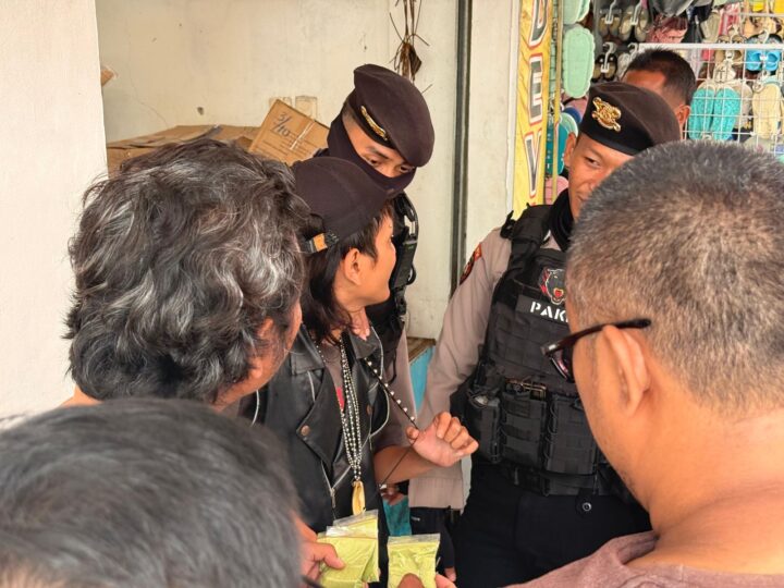 Kolaborasi Polri – TNI Gempur Pasar Sumedang: Pria Pembawa Gelang dari Selongsong Peluru dan Bubuk Kratom Diamankan