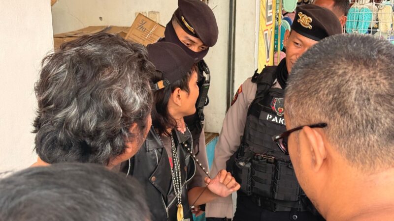 Kolaborasi Polri – TNI Gempur Pasar Sumedang: Pria Pembawa Gelang dari Selongsong Peluru dan Bubuk Kratom Diamankan