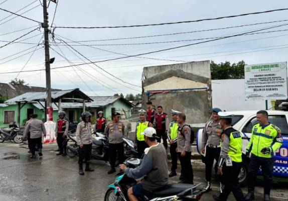 Kasat Samapta Polres Pelabuhan Belawan Pimpin Patroli Gabungan Antisipasi Gangguan Kamtibmas 