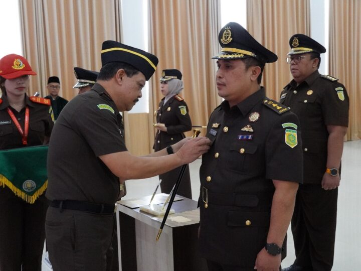 Kajati Kepri Lantik 6 Pejabat Baru,Dalam Pengambilan Sumpah dan Sertijab Pejabat Struktural Eselon III Kejati Riau