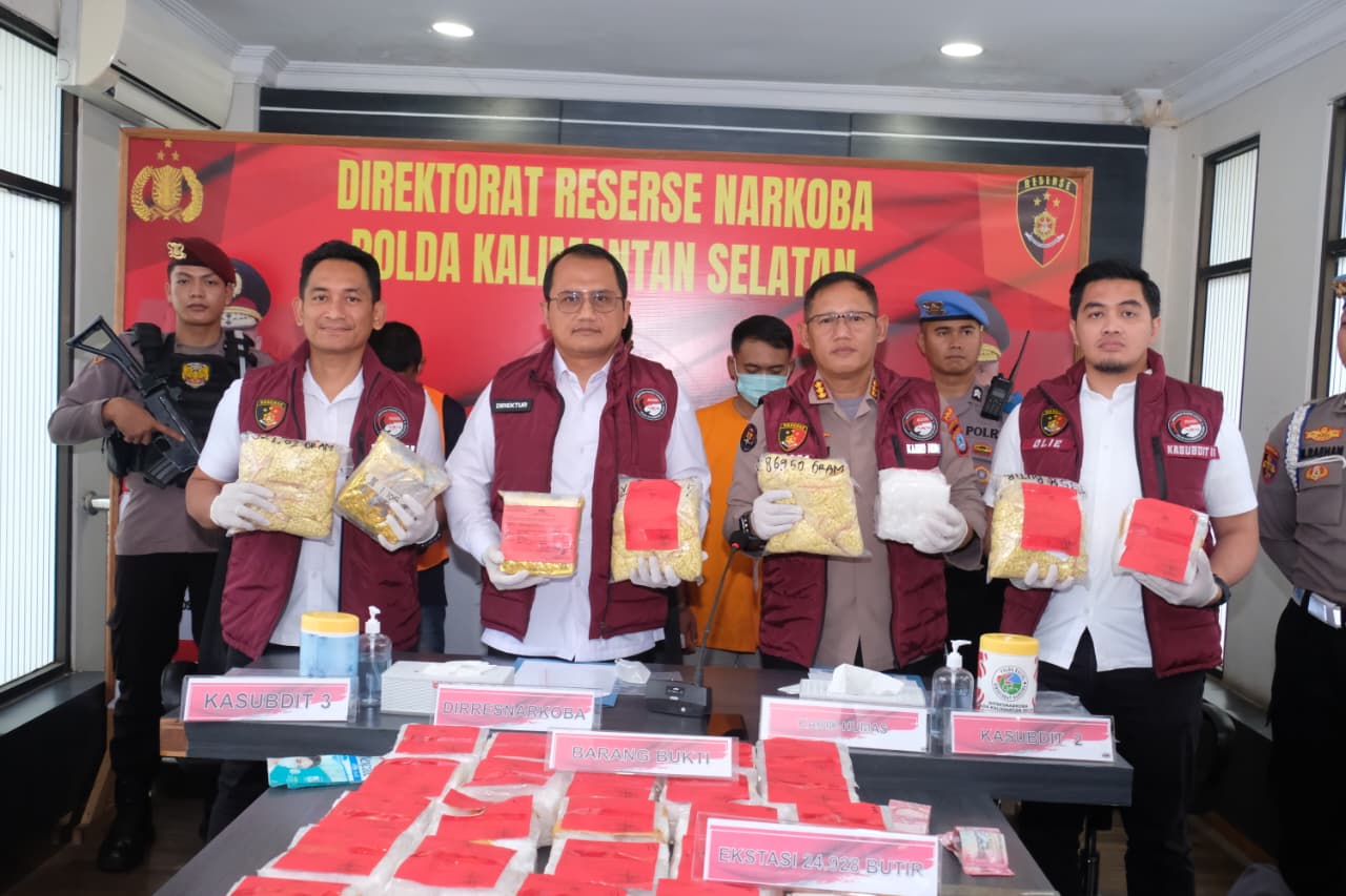 Ditresnarkoba Polda Kalsel Ungkap Jaringan Peredaran Narkoba Antar Provinsi, Barang Bukti 44,5 Kg Sabu dan 24.928 Butir Ekstasi Diamankan
