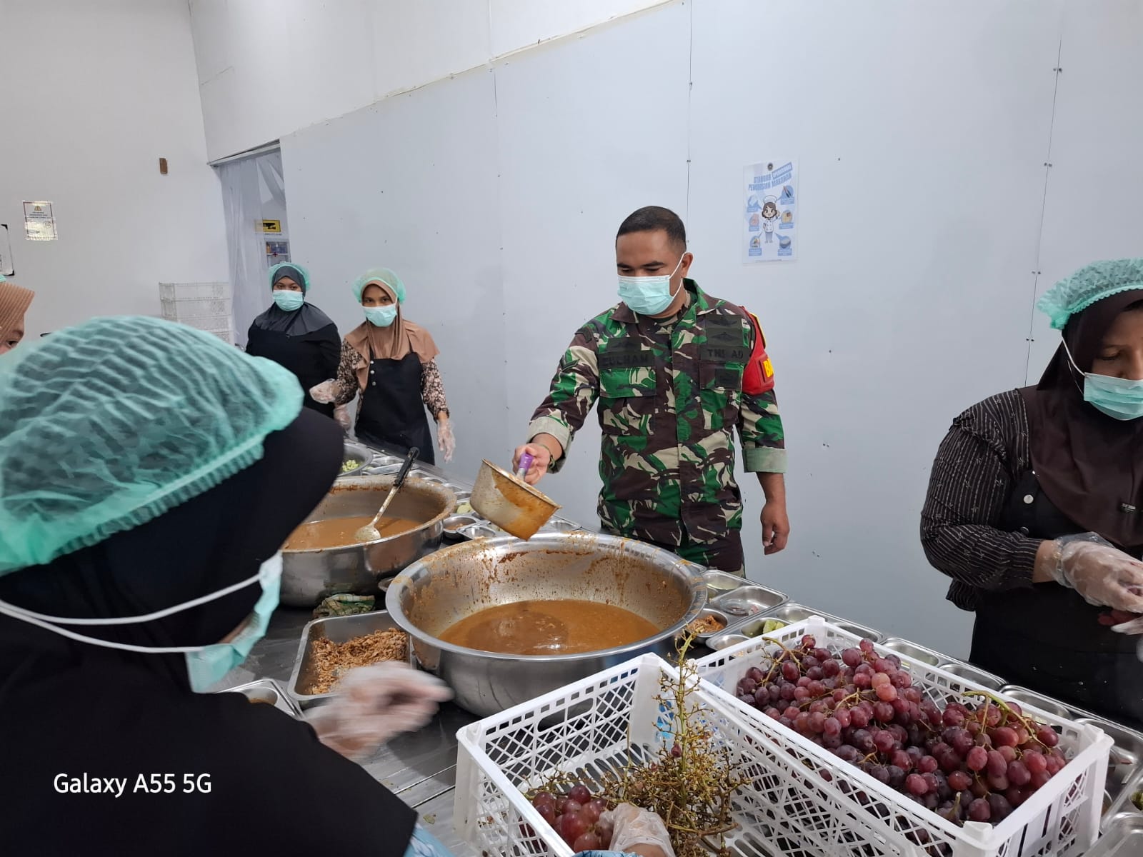 Babinsa Koramil-06/Manyak Payed Lakukan Pengecekan Dapur Program Makan Bergizi Gratis